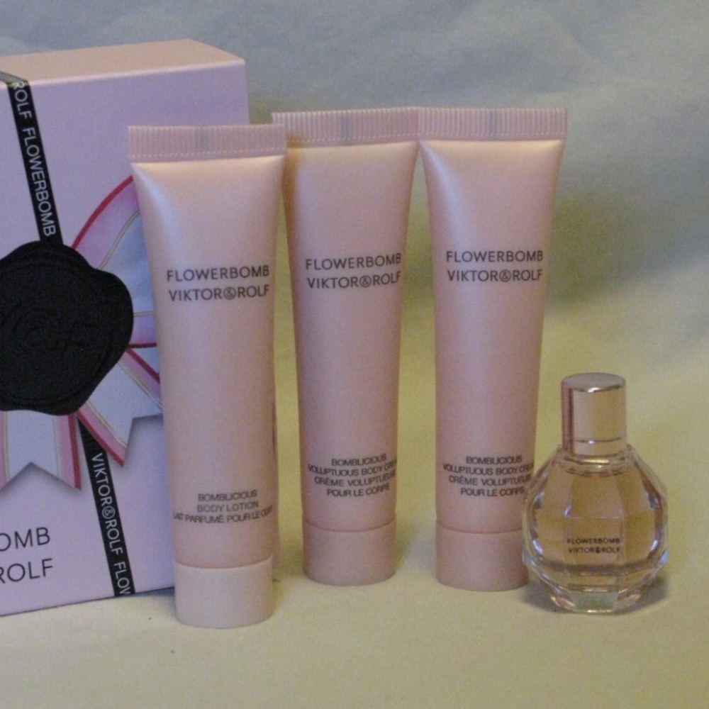 VIKTOR&ROLF FLOWERBOMB Gift Set Mini - Picture 2 of 5